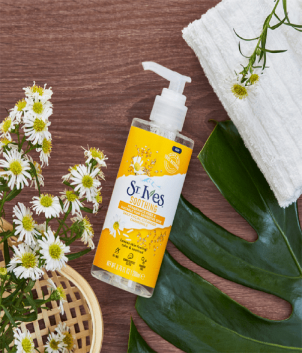 St. Ives Daily Smoothing Chamomile Facial Cleanser - 200ml