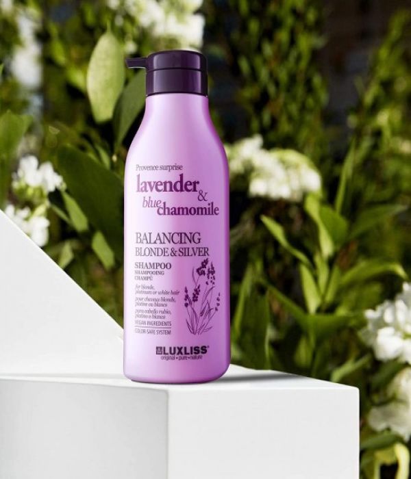 Luxless shampoo for blonde or white hair with botanical ingredients